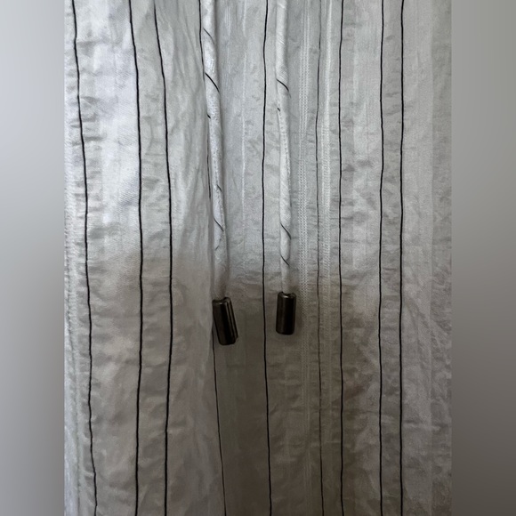 NYDJ shimmering white peasant top with camisole.  Never worn.  XL - Picture 2 of 4